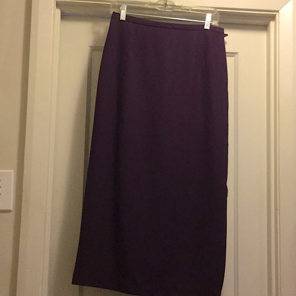 Size 10 Karen Scott straight burgundy skirt